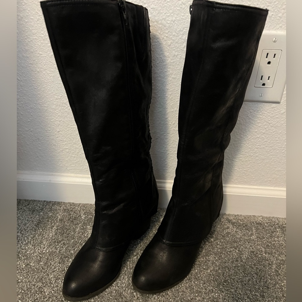 Woman’s Fergalicious By Fergie Black Boots Size 9M